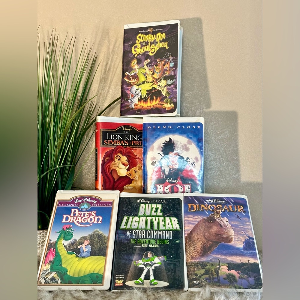 Disney/Warner Bro Classics VHS Bundle 3: Lion King, Petes Dragon, Buzz Lightyear